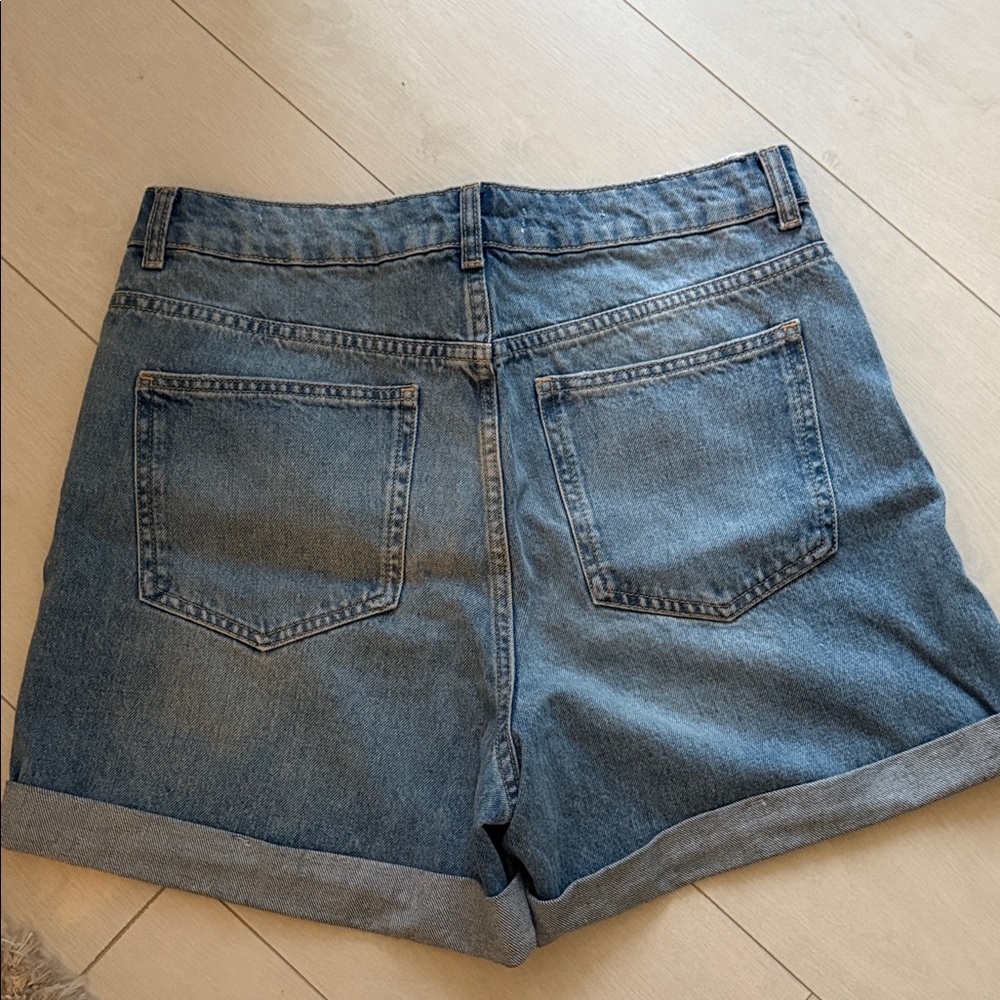 Shorts - Picture 4 of 4